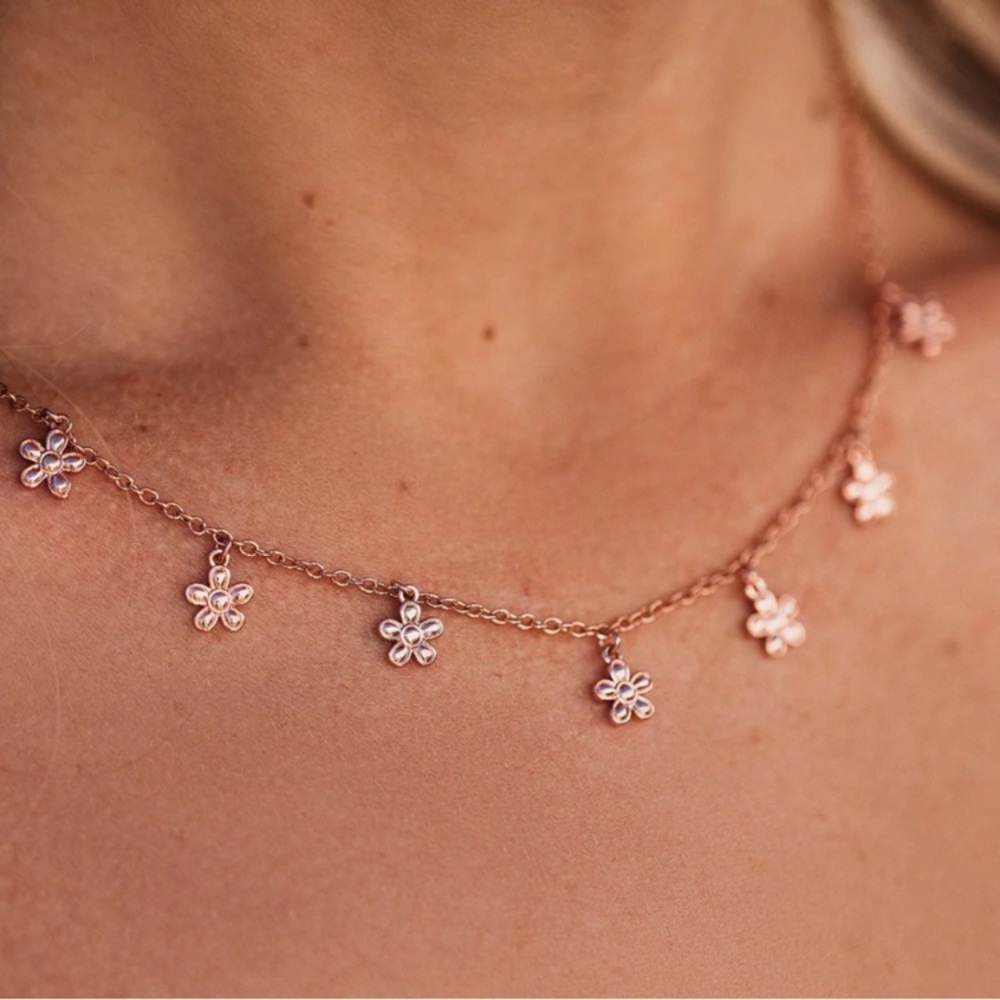 🎩 Pura Vida - Bitty Daisies Choker